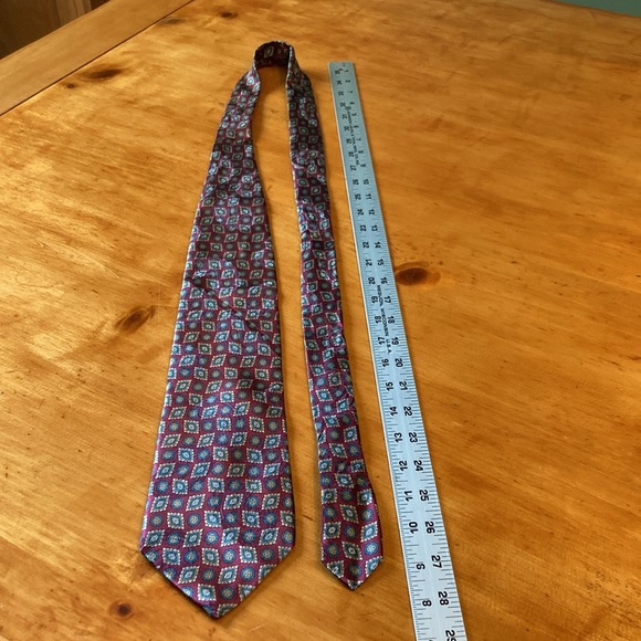 Boston Traders Vintage Red Pattern Silk Neck Tie - Picture 8 of 10